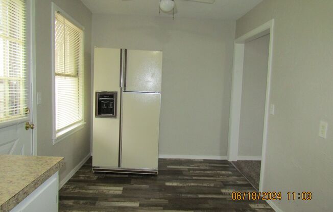 3 beds, 1 bath, $750