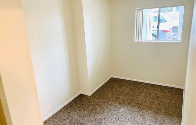 2BD+ DEN/1BA APARTMENT AVAILABLE IN SEPTEMBER! 1.5 BLOCKS FROM OCEAN BEACH! $2,695/mo