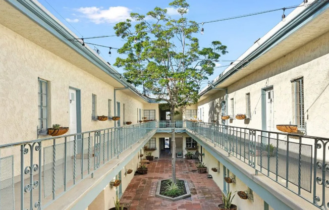 Studio, 1 bath, 425 sqft, $1,495, Unit 09