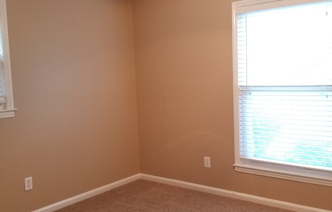 3 beds, 1 bath, $1,525