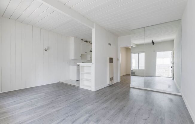 (Ellie:B) 4135 Laurel Canyon Blvd