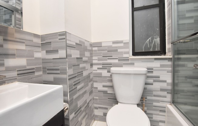 109 W 105 ST