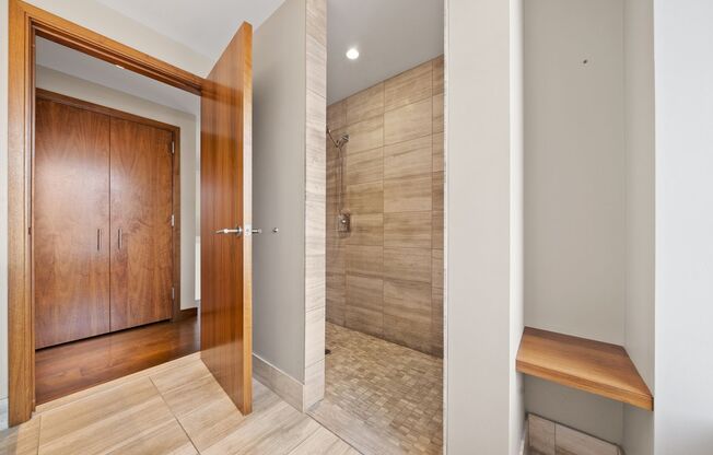 1 bed, 1 bath, 881 sqft, $4,800, Unit 1514