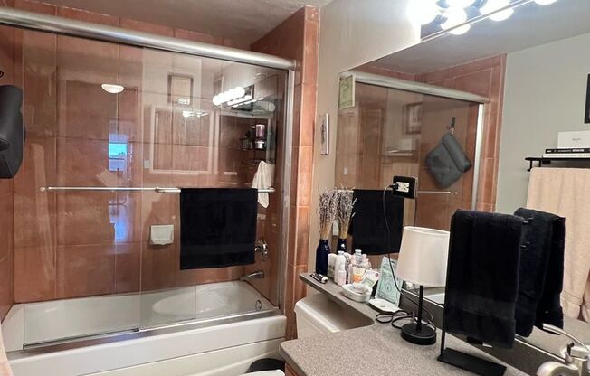 2 beds, 1 bath, 1,200 sqft, $2,850, Unit 418-0705