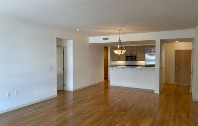 Wonderful 2 bedroom PLUS office condo in the Mercer