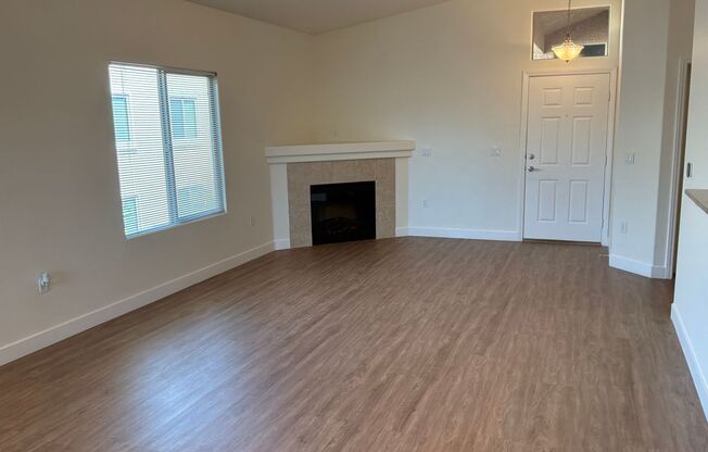 2 beds, 2 baths, $1,600, Unit Unit #2114