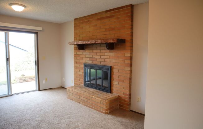 3 beds, 2 baths, $2,095