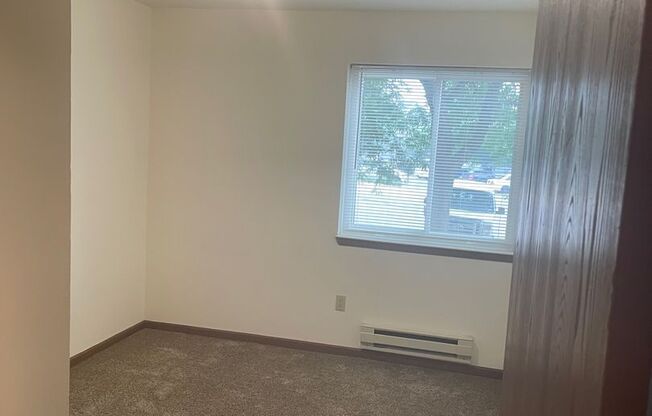 3 beds, 1 bath, 1,040 sqft, $1,800, Unit 3156-105