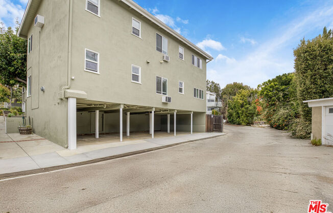 16144 SUNSET BLVD