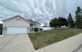 Fully Furnished 5 Bed/3 Bath in Lehi