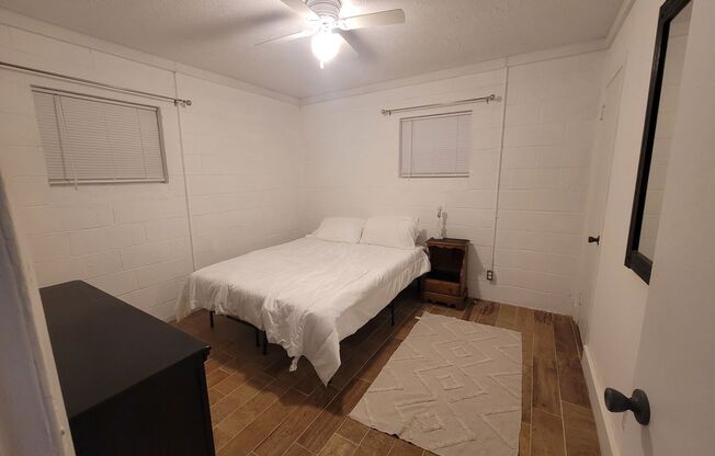 2 beds, 1 bath, 706 sqft, $1,000