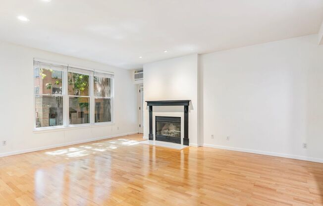 Riverplace Condominiums - 1 bed/1 bath corner unit w/parking/storage/balcony/fireplace