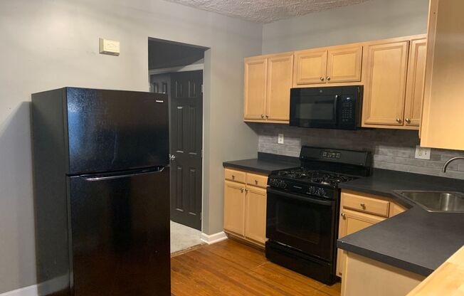 2 beds, 1 bath, $1,525, Unit Apt. #1