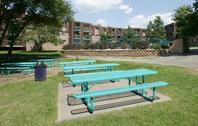 Woodland North Apartments picnic tables