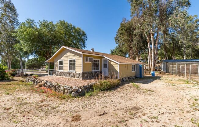 One bedroom Guest House on Horse Property
