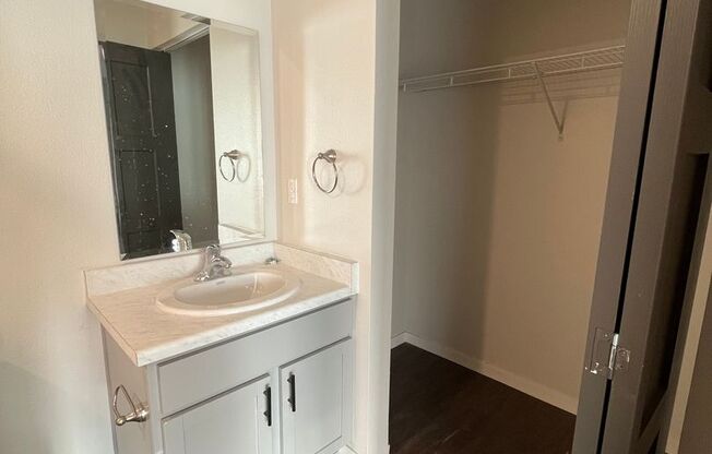 1 bed, 1 bath, 521 sqft, $1,449, Unit 13