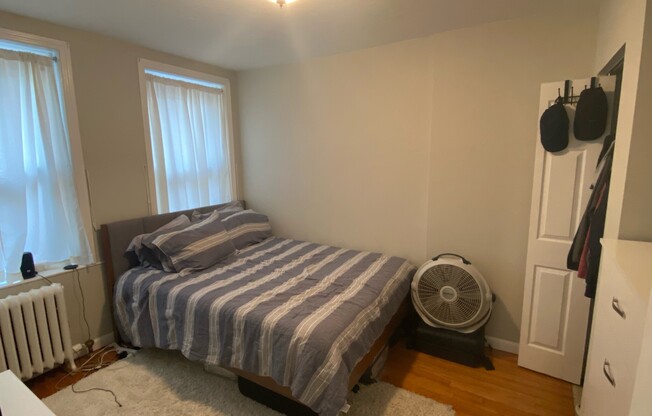 1 bed, 1 bath, $3,000, Unit 18