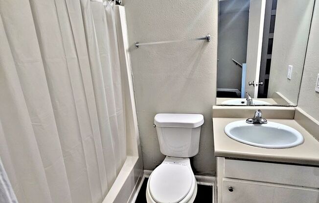 2 beds, 2.5 baths, 1,372 sqft, $995, Unit 10D