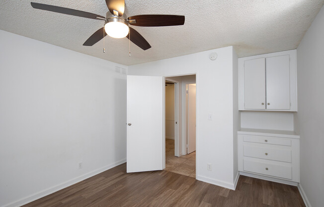 1BR in Pacific Beach with Parking, Patio, and Onsite Laundry!