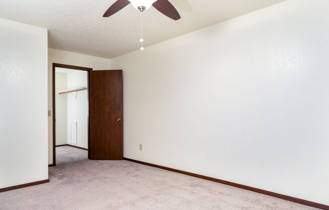 2 beds, 1 bath, 1,000 sqft, $1,415, Unit 820-103