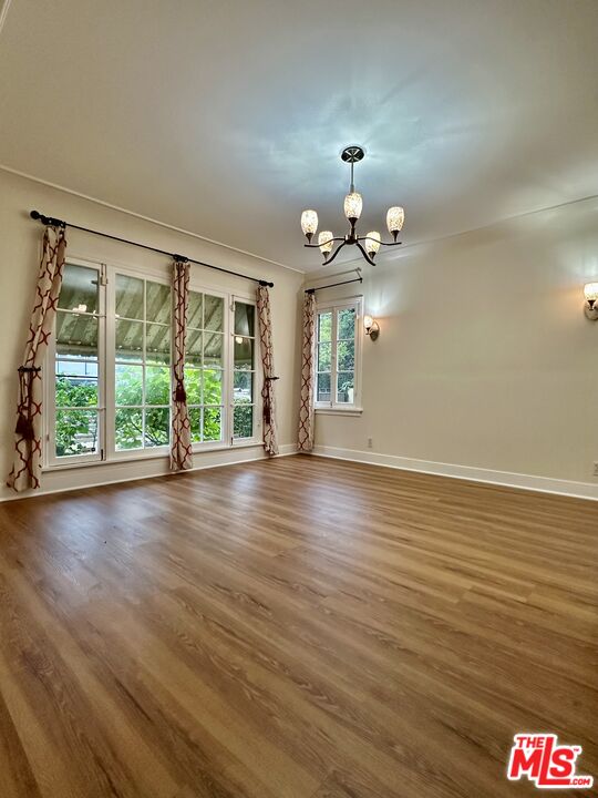 1086 MEADOWBROOK AVE