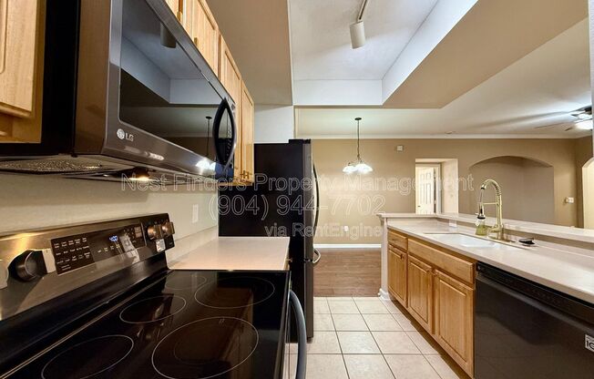 2 beds, 2 baths, 1,103 sqft, $1,649, Unit 2709