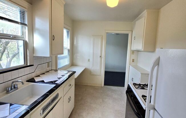 1 bed, 1 bath, $1,775, Unit UNIT 2