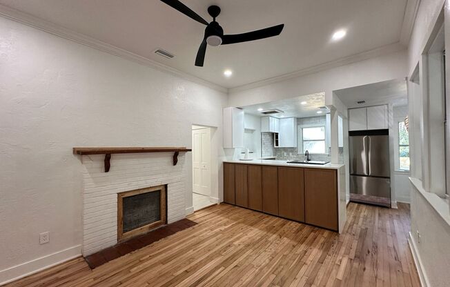 Renovated 4BR Home Near UF & Law School | Private Entrance + Porch
