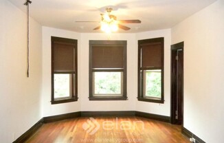 1458 W CATALPA