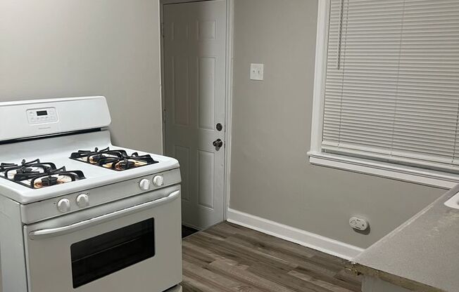 1 bed, 1 bath, 600 sqft, $750, Unit 1326 Medford Ave