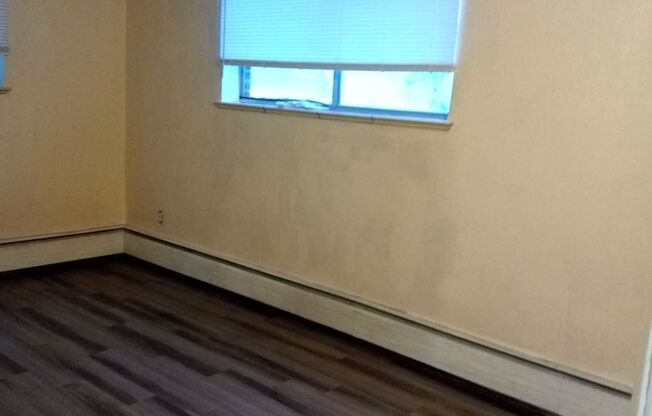 ALL UTILITIES PAID! 1 bed, 1 Bath, 750 sqft, Great location off Joliet and 17th