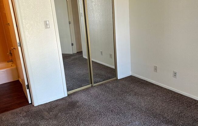 2 beds, 2 baths, 957 sqft, $1,015, Unit 22