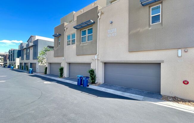 This spectacular 3-bed condo located across Red Rock casino is ready for immediate move-in!