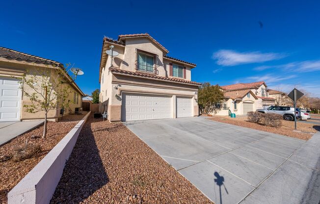 Spacious 4-Bed Family Home in Prime Las Vegas Location!