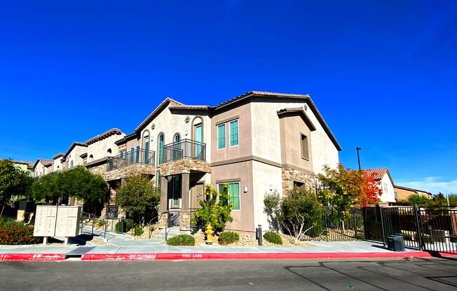 Spectacular 3 Bedroom Townhouse in Gate Community Near Sky Canyon and Centennial! Strip Views!