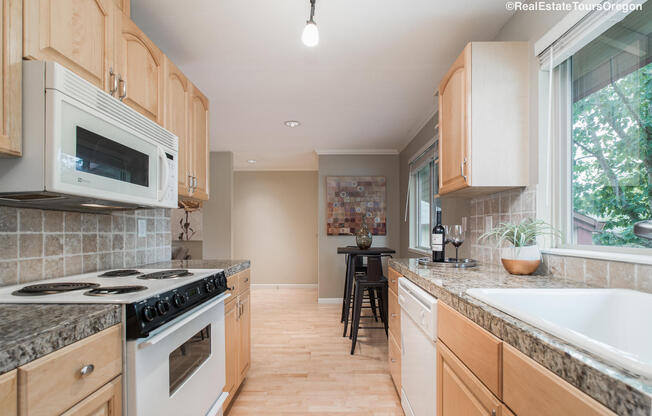 Beautiful 1bdrm/1bth condo in the Cedar Mill neighborhood- Pet Friendly