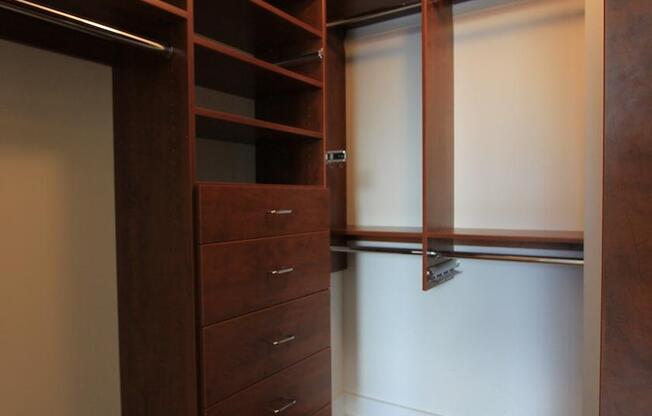 1 bed, 1 bath, 794 sqft, $5,100, Unit 38-H