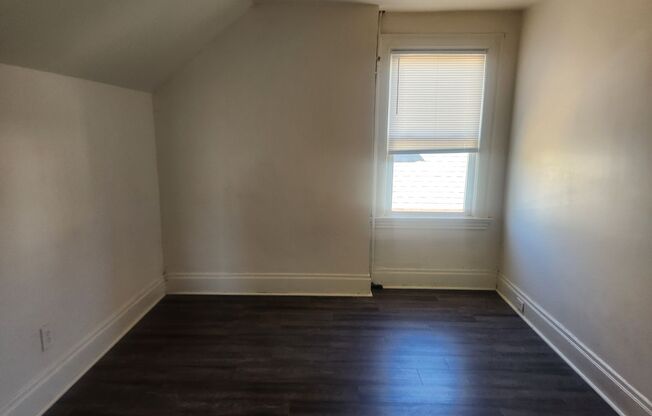 2 beds, 1 bath, 900 sqft, $1,095, Unit #3