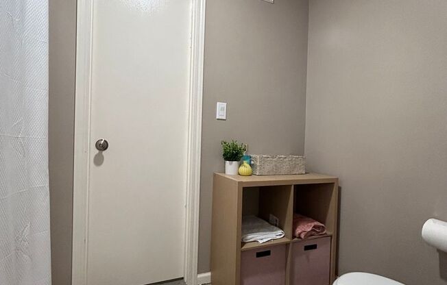 2 beds, 1.5 baths, 680 sqft, $949, Unit 8534