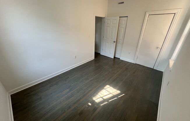 3 beds, 1 bath, $2,000, Unit 3