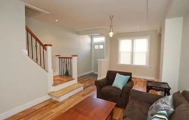 Spacious Three Bedroom Home in Point Breeze!
