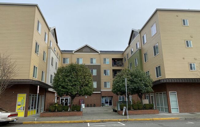 Studio, 1 bath, 462 sqft, $1,295, Unit 305