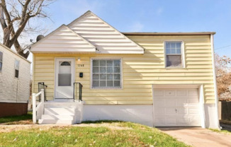 Adorable Cottage in North Omaha