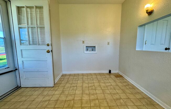 1 bed, 1 bath, 650 sqft, $700