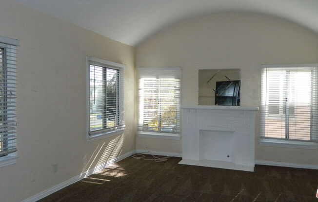 4303 1/2 8 AVE