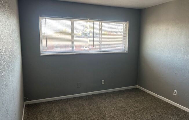 2 beds, 1 bath, 750 sqft, $1,070, Unit B02 1016 17