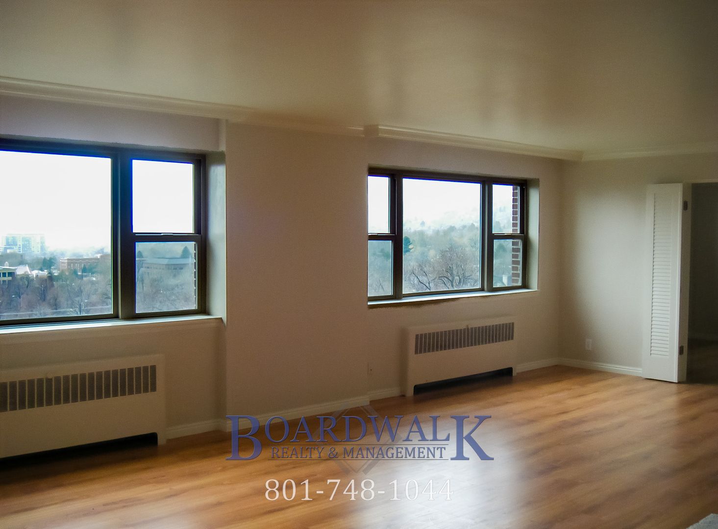 Beautiful Top Floor University Condo with Amazing Views!