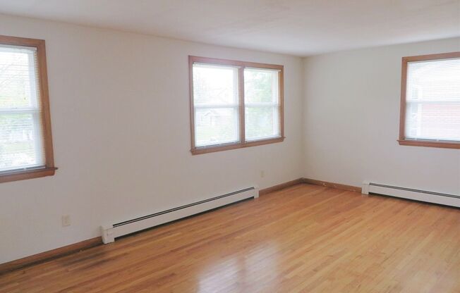 2 beds, 1 bath, 850 sqft, $1,299, Unit 5806-3 Russett
