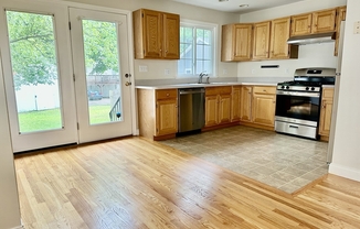 3 beds, 2.5 baths, 1,600 sqft, $4,200, Unit 17