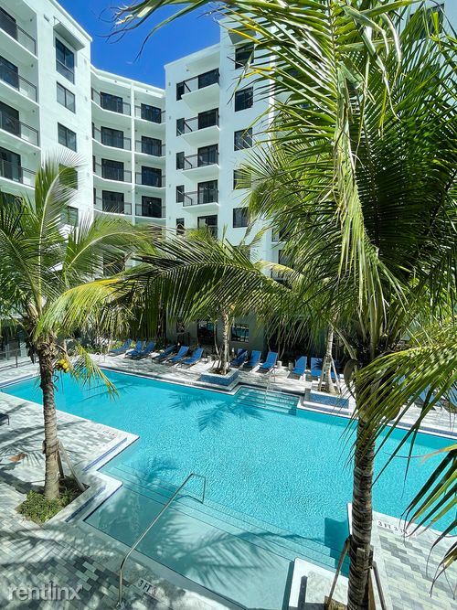 445 Hialeah Dr